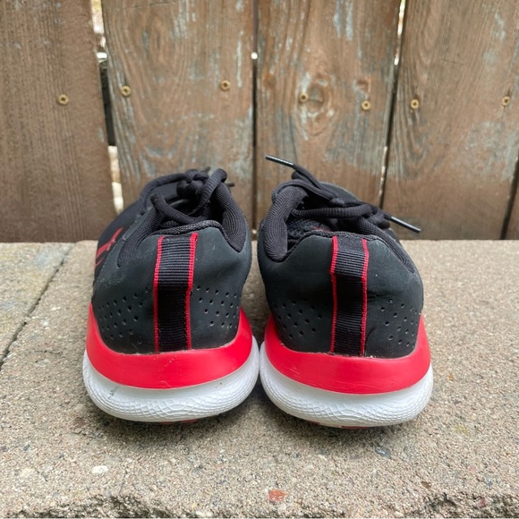 UNDER ARMOUR Men’s Black Red Charged Assert Sneakers Size 8.5 - Picture 4 of 10